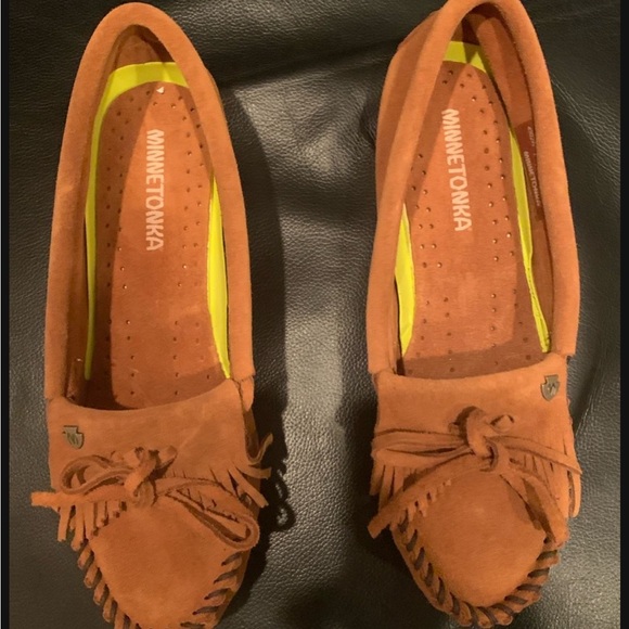 Minnetonka Women's Kilty Plus Moccasins - Brown - IN BOX - NEVER WORN - Picture 2 of 6